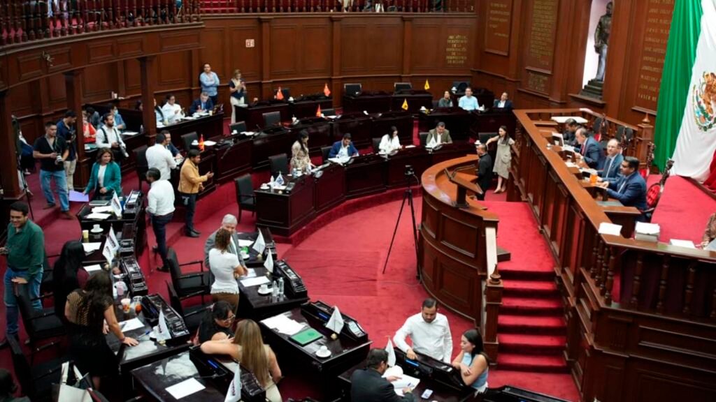 La 76 Legislatura reportó reformas para limitar deuda de largo plazo, fijar un techo presupuestal al Congreso y fortalecer transparencia y administración municipal.