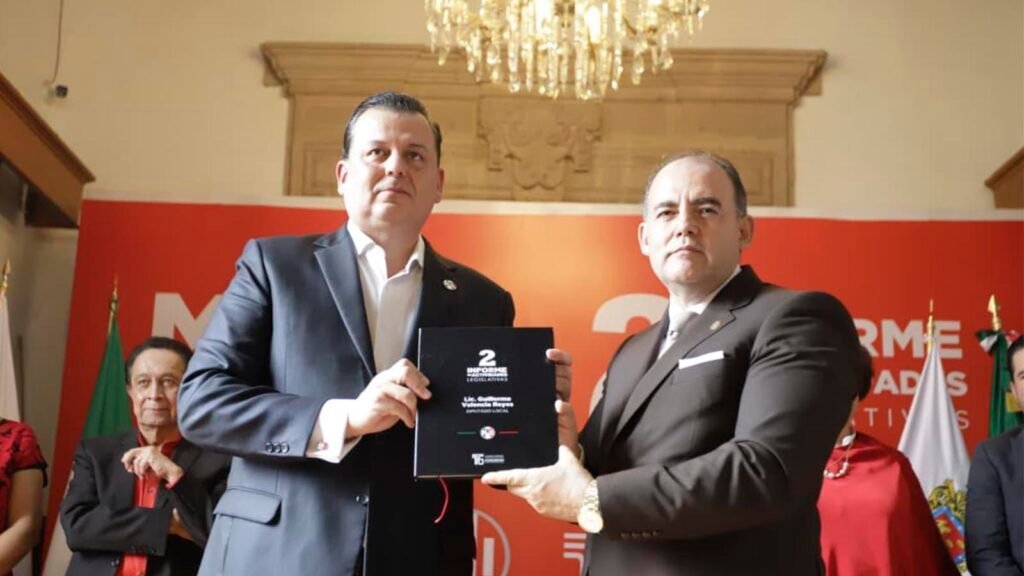 Guillermo Valencia Reyes durante la presentación de su Segundo Informe Legislativo.