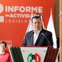 Memo Valencia durante la presentación de su Segundo Informe Legislativo en el Congreso de Michoacán.