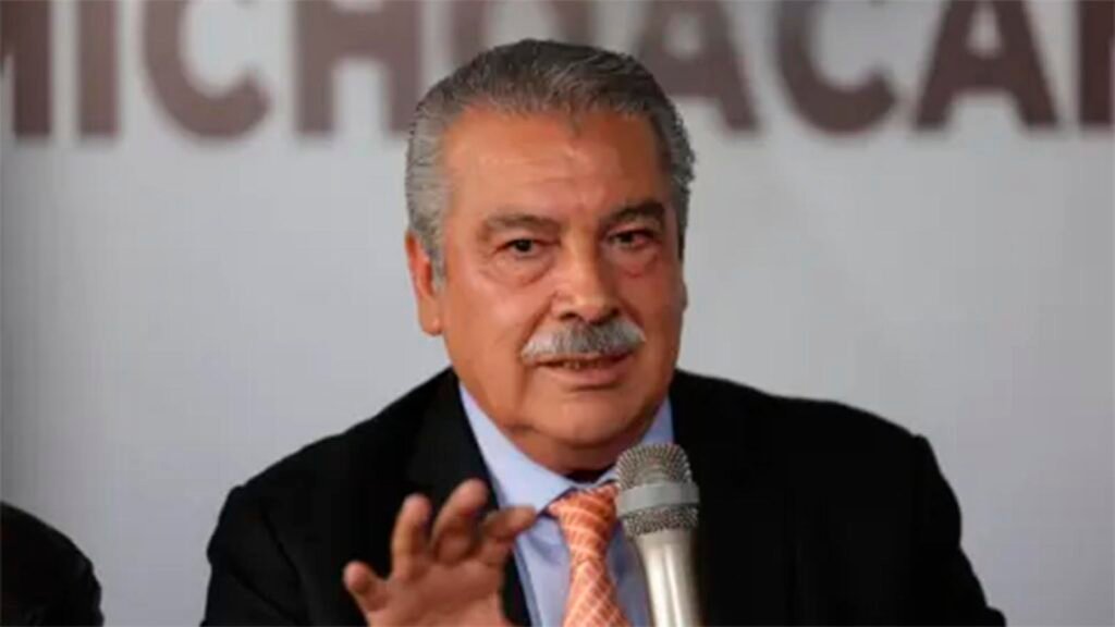 Raúl Morón Orozco durante una actividad política en Michoacán.