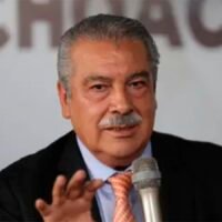 Raúl Morón Orozco durante una actividad política en Michoacán.