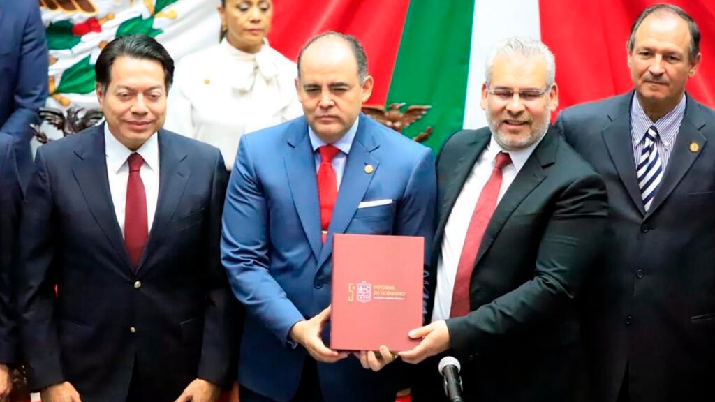 Alfredo Ramírez Bedolla durante la entrega de su Quinto Informe al Congreso.