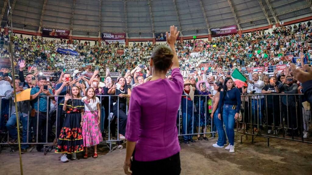 Claudia Sheinbaum durante su informe regional en Morelia, Michoacán.