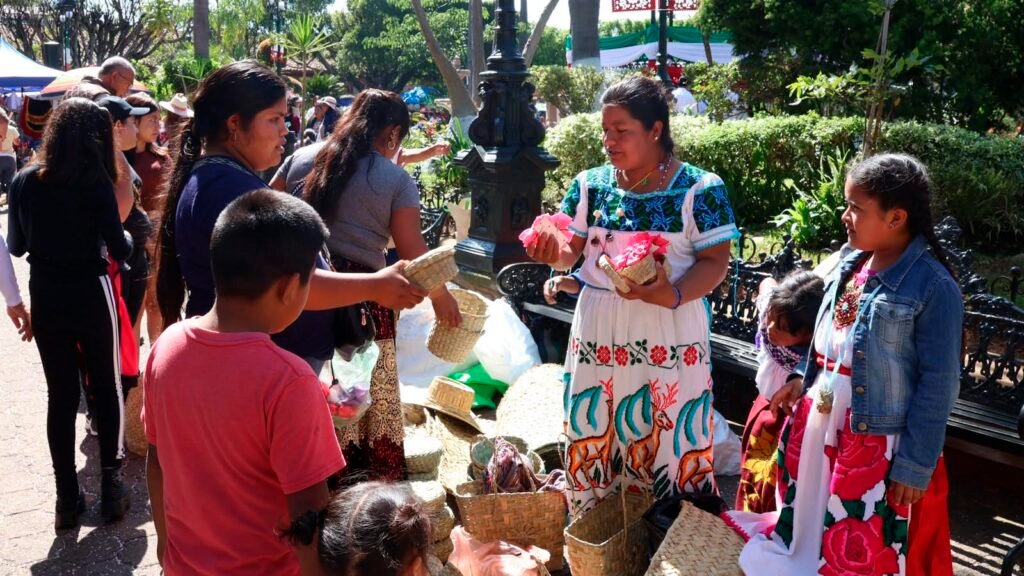 Más de cuatro mil artesanas y artesanos de 64 comunidades participarán este domingo en Morelia en un desfile, muestra artesanal, trueque y reconocimientos.