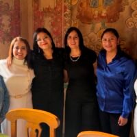 Myriam Martínez junto a Ana Lilia Guillén, Gladyz Butanda, Carolina Rangel, Gabriela Molina y Celeste Ascencio durante un encuentro de diálogo entre mujeres en Michoacán.