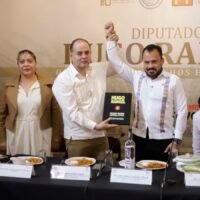 Hugo Rangel durante la entrega de su Segundo Informe Legislativo.