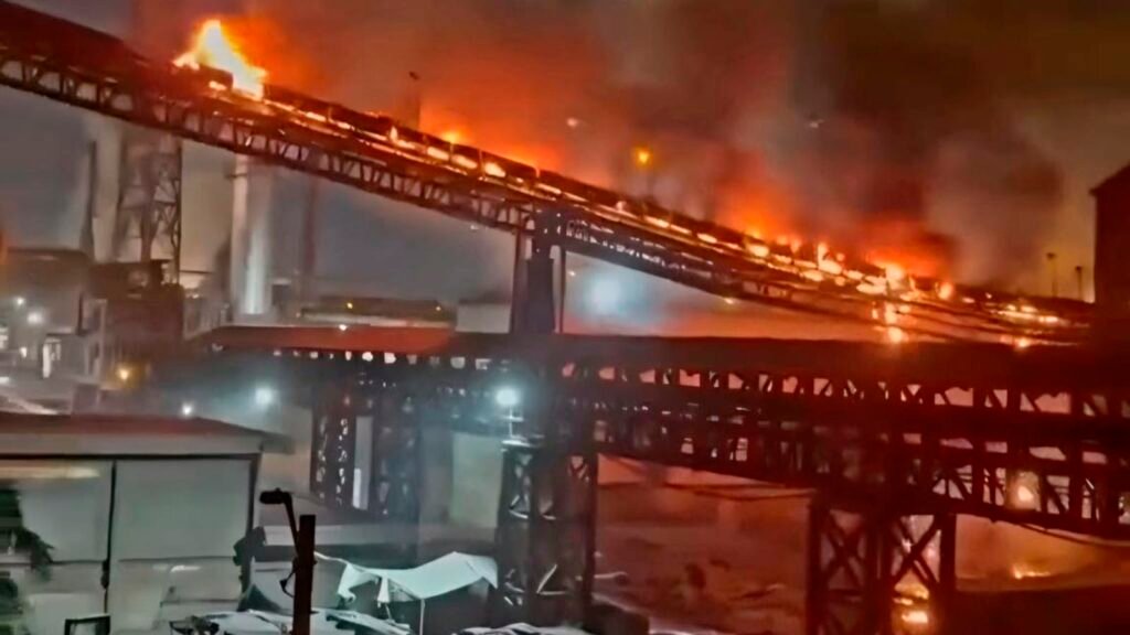 Incendio reportado en el área MIDREX de ArcelorMittal en Lázaro Cárdenas.