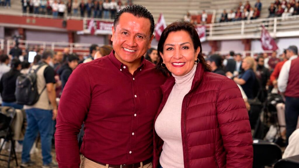 Myriam Martínez Ramírez y Carlos Torres Piña en el Informe de Claudia Sheinbaum en Morelia, Michoacán.
