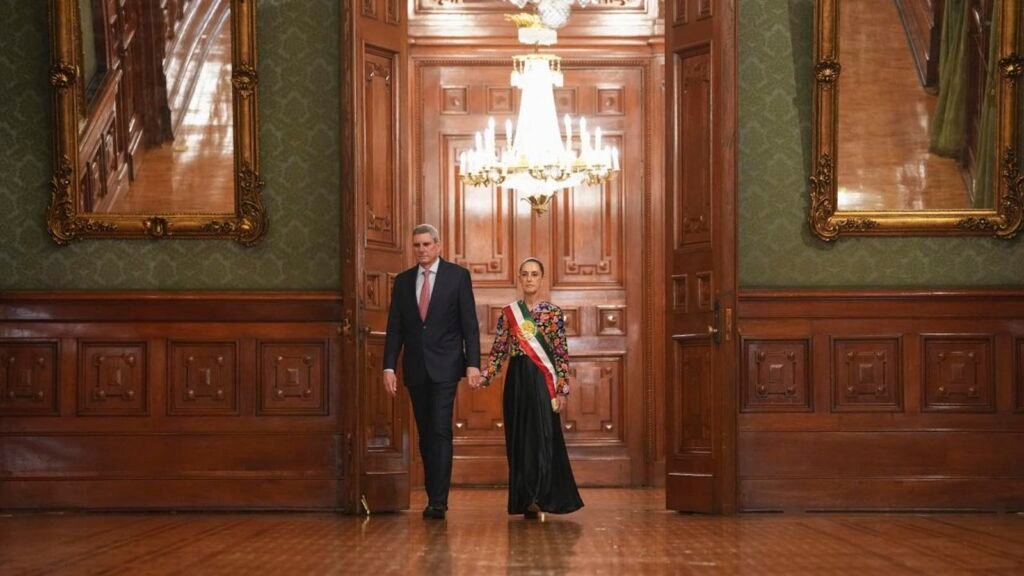 Claudia Sheinbaum durante el Grito de Independencia 2026 en Palacio Nacional.