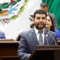 Octavio Ocampo durante una actividad del Congreso de Michoacán.