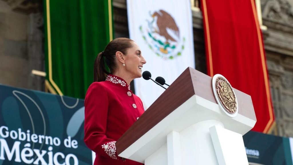 Claudia Sheinbaum encabezó el Desfile Cívico-Militar por el 216 aniversario de la Independencia, que incorporó drones tácticos, blindados mexicanos y un amplio despliegue aéreo.