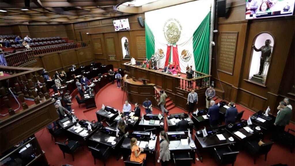 El Congreso de Michoacán aprobó su proyecto de presupuesto para 2027 por mil 304 millones 55 mil 418 pesos, además de 319 millones 52 mil 39 pesos para la Auditoría Superior. El ejercicio fiscal comprenderá el cierre de la 76 Legislatura y el inicio de la 77.