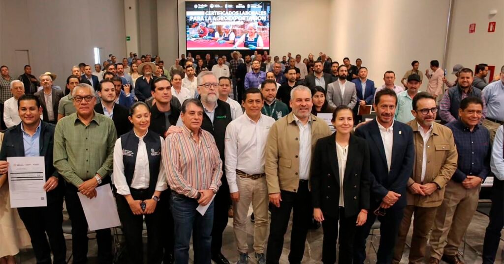 Michoacán entregó los primeros certificados laborales a 125 agroexportadoras de aguacate para acreditar condiciones de empleo formal y seguridad social.