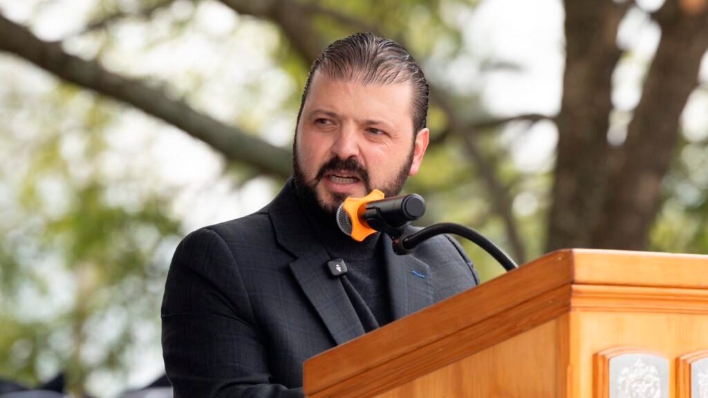 El secretario de Gobierno condenó la agresión reportada contra la Guardia Civil y explicó que el operativo para disolver la manifestación buscó prevenir nuevos riesgos.