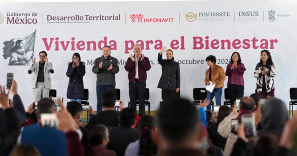 La presidenta Claudia Sheinbaum encabezó la entrega de 931 viviendas del Bienestar en Morelia. El Infonavit proyecta construir 50 mil casas en Michoacán, mientras que la meta estatal del programa alcanza 82 mil viviendas.