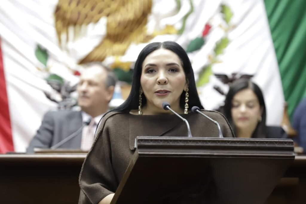 Adriana Campos Huirache propone deducir inscripciones escolares del ISR.