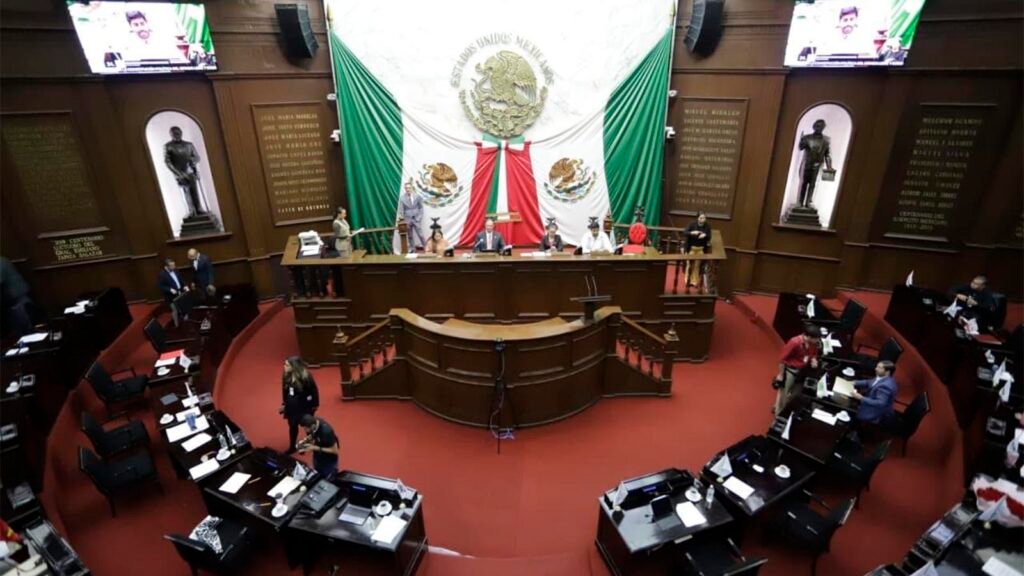 El Congreso de Michoacán aprobó una reforma al artículo 6 de la Ley de Salud para incorporar acciones de diagnóstico, tratamiento y seguimiento del lupus y otras enfermedades autoinmunes. También contempla capacitación del personal sanitario, estudios epidemiológicos y medidas de prevención de complicaciones.