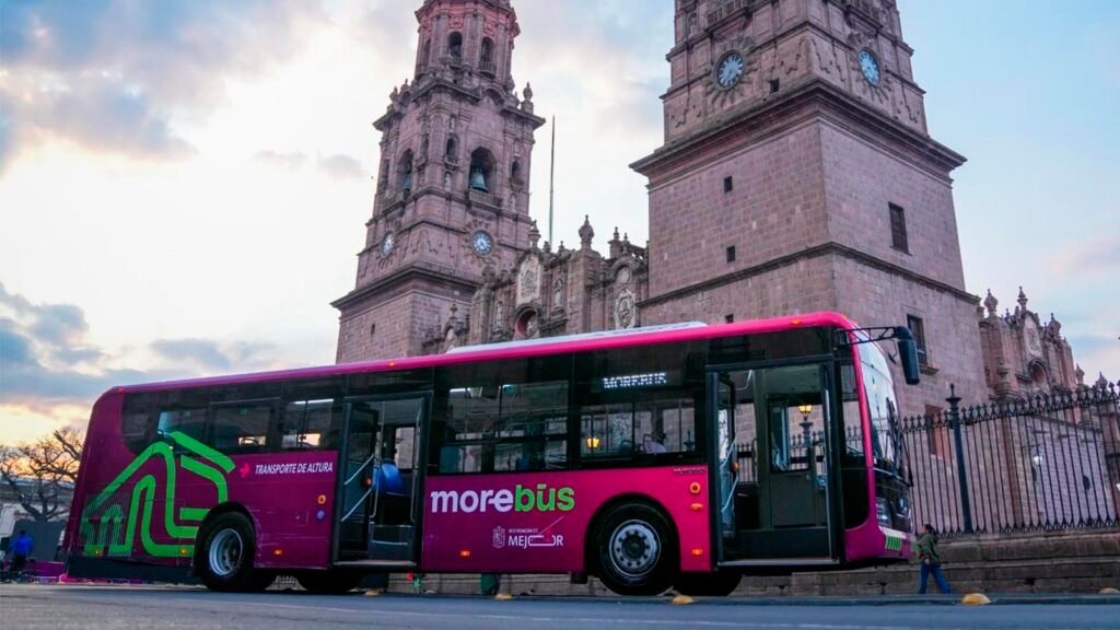 Autobús híbrido Yutong H12 destinado al sistema Morebús de Morelia, Michoacán.