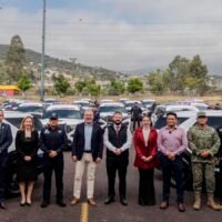 Nuevas patrullas Ford Police Interceptor entregadas a la Guardia Civil de Michoacán durante un acto encabezado por Alfredo Ramírez Bedolla.