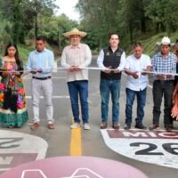 Alfredo Ramírez Bedolla durante la inauguración de la carretera Tzirio-Tingüindín.