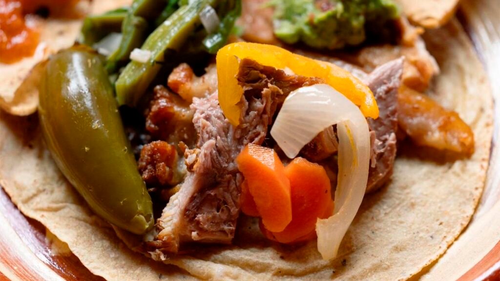Seis negocios de Morelia, Quiroga y Tacámbaro cuentan con certificación Carnitas Michoacán, mientras la marca amplió su protección mediante un registro en Estados Unidos.
