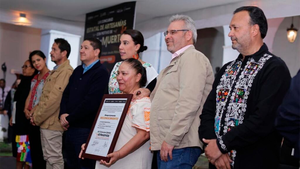 El 57 Concurso Estatal de Artesanías de Pátzcuaro reúne mil 981 piezas elaboradas por mil 140 participantes. El 1 de noviembre se entregarán 113 premios con una bolsa de un millón de pesos.