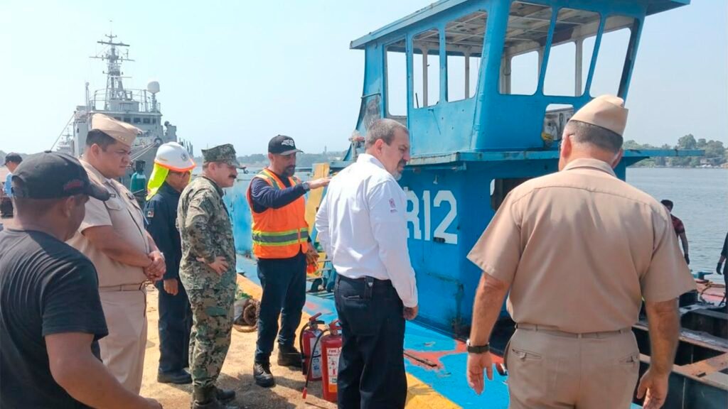 Ex dragas de la Marina destinadas a crear un arrecife artificial en Lázaro Cárdenas, Michoacán