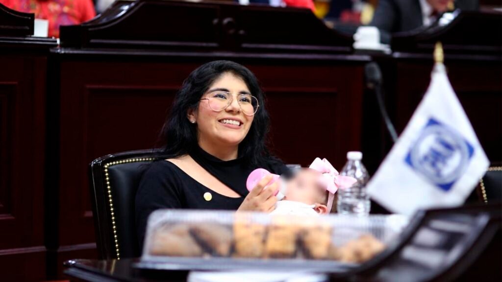 La diputada Ana Vanessa Caratachea presentó una iniciativa para reconocer la lactancia materna como derecho constitucional en Michoacán y promover condiciones laborales que permitan ejercerla sin discriminación.