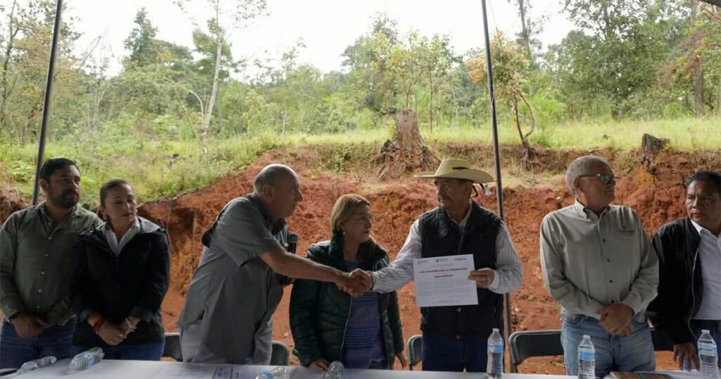 El Ejido Quiroga recibió la certificación de Área Voluntaria de Conservación para proteger 471.3 hectáreas de bosque y contribuir a la recuperación de la cuenca del Lago de Pátzcuaro.