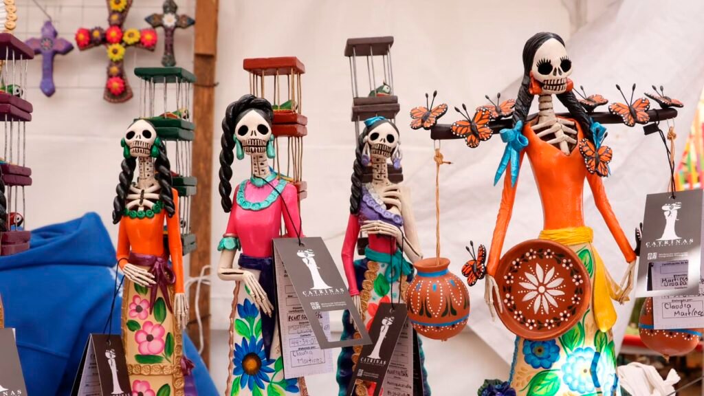 Tianguis artesanales de Pátzcuaro y Capula durante Noche de Muertos 2026 en Michoacán.