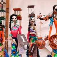 Tianguis artesanales de Pátzcuaro y Capula durante Noche de Muertos 2026 en Michoacán.