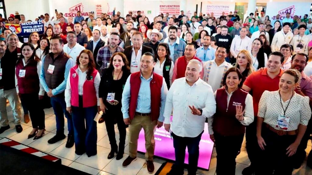 Carlos Torres Piña encabezó en Los Reyes un encuentro de «La 4T te escucha», donde se plantearon necesidades de financiamiento para pequeñas y medianas empresas y mejoras carreteras. Participaron dirigentes de Morena y representantes regionales, como parte de una gira de organización política por Michoacán.