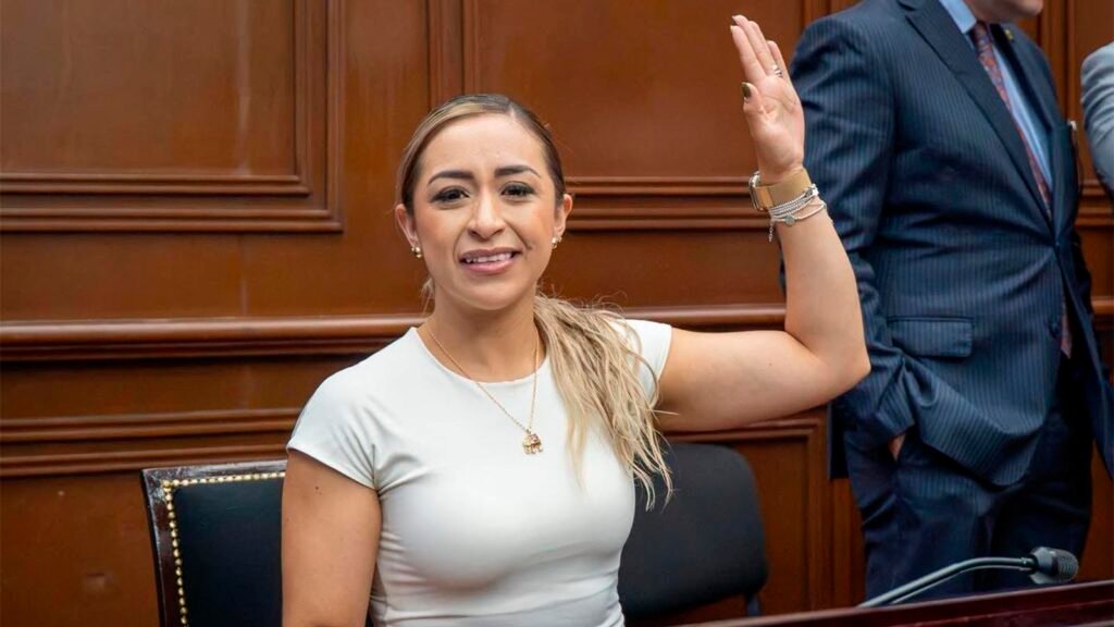 La diputada Grecia Aguilar señaló que la Ley de Búsqueda de Personas Desaparecidas debe traducirse en actuación inmediata, coordinación institucional y respaldo a las familias y colectivos.
Categoría Política
Etiquetas Grecia Aguilar Mercado, personas desaparecidas, búsqueda de personas, Congreso de Michoacán, colectivos de búsqueda, Movimiento Ciudadano