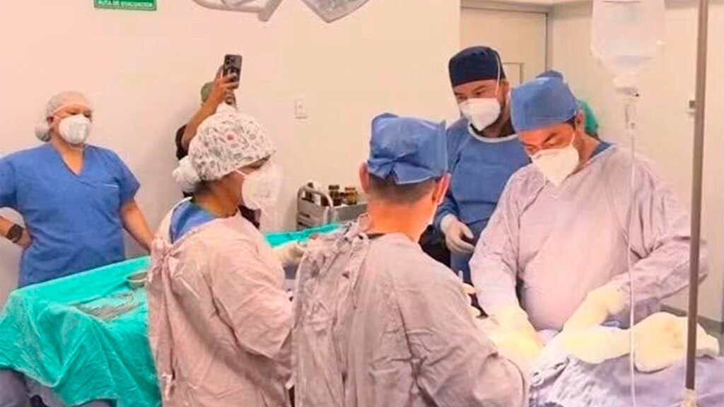 El Hospital Comunitario de Maruata registró 7 mil 810 atenciones y 583 cirugías durante su primer año, además de 21 mil 515 estudios de laboratorio.
