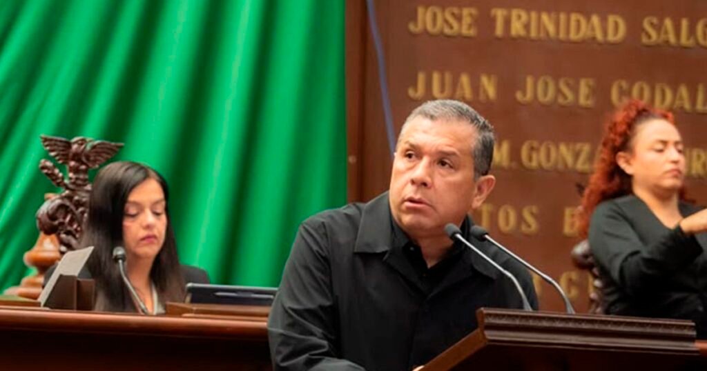 Juan Carlos Barragán presentó una iniciativa para impedir que determinados delitos relacionados con violencia de género se extingan mediante el perdón de la víctima.