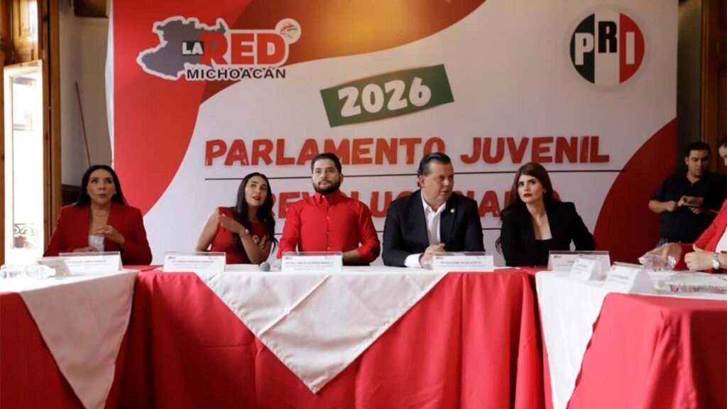 Jóvenes participantes del Parlamento Juvenil Revolucionario 2026 en el Congreso de Michoacán.