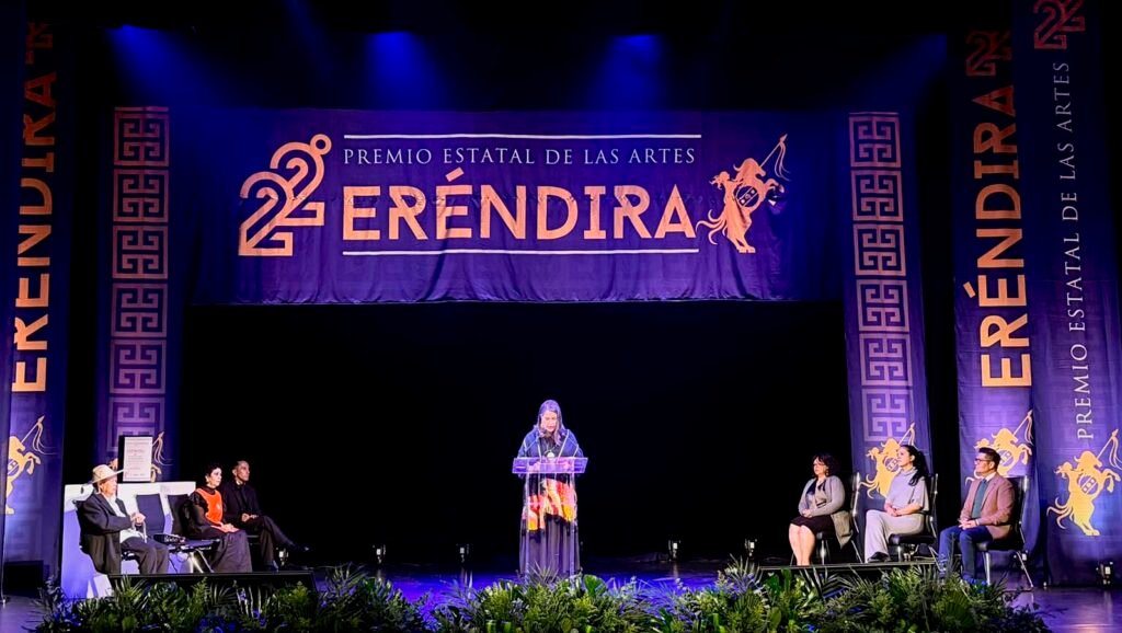 Galardonados del Premio Eréndira 2026 durante la ceremonia en el Teatro Melchor Ocampo.