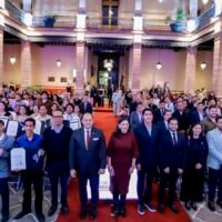 Jóvenes galardonados con el Premio Michoacano de la Juventud 2026 durante la ceremonia de reconocimiento en Morelia.
