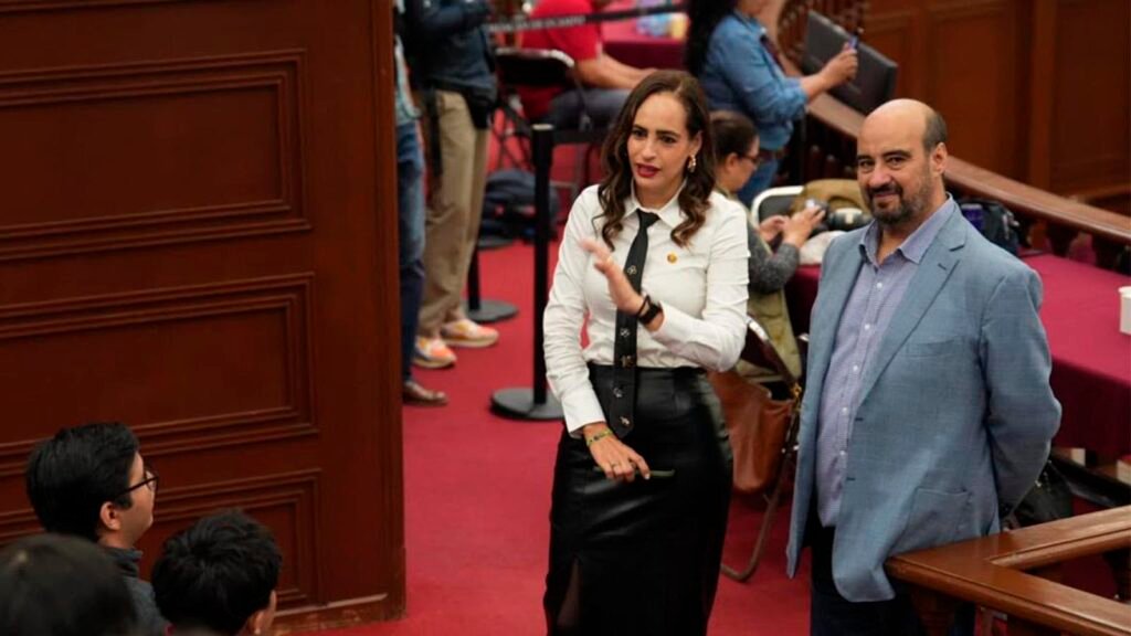 Sandra Arreola Ruiz presenta una propuesta de protección para animales comunitarios.