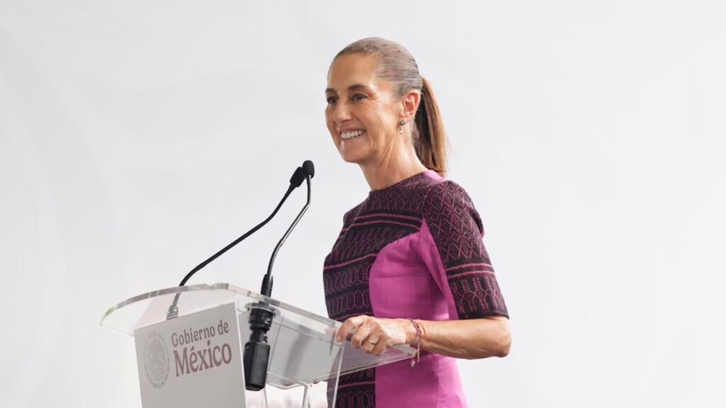 Sheinbaum reportó la entrega de 56 mil 500 créditos FINABIEN sin intereses a mujeres de Michoacán; los últimos 551 se otorgaron en Apatzingán.